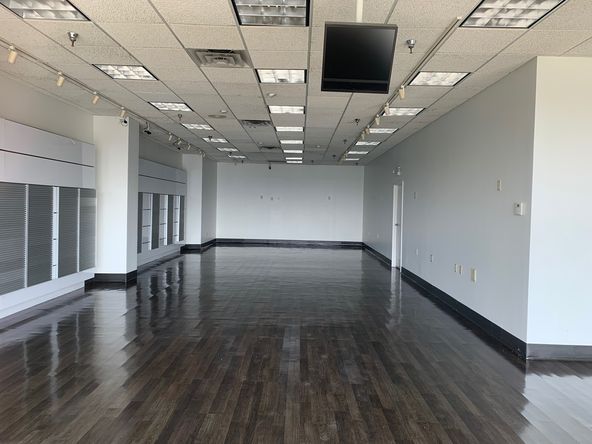 Blackiston Mill Rd Shopping Center: 1418 & 1420 Blackiston Mill Rd, Clarksville, IN 47129
